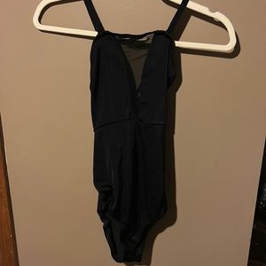 BLACK LEOTARD WITH MESH V FRONT